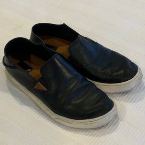 Olukai Women’s slip on sneakers 7.5W